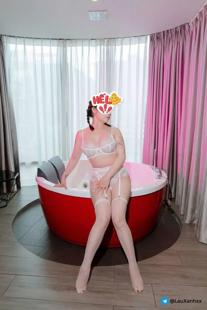Ảnh 11 - Lyly nghệ nhân kèn sáo - Vú to, Bướm xinh