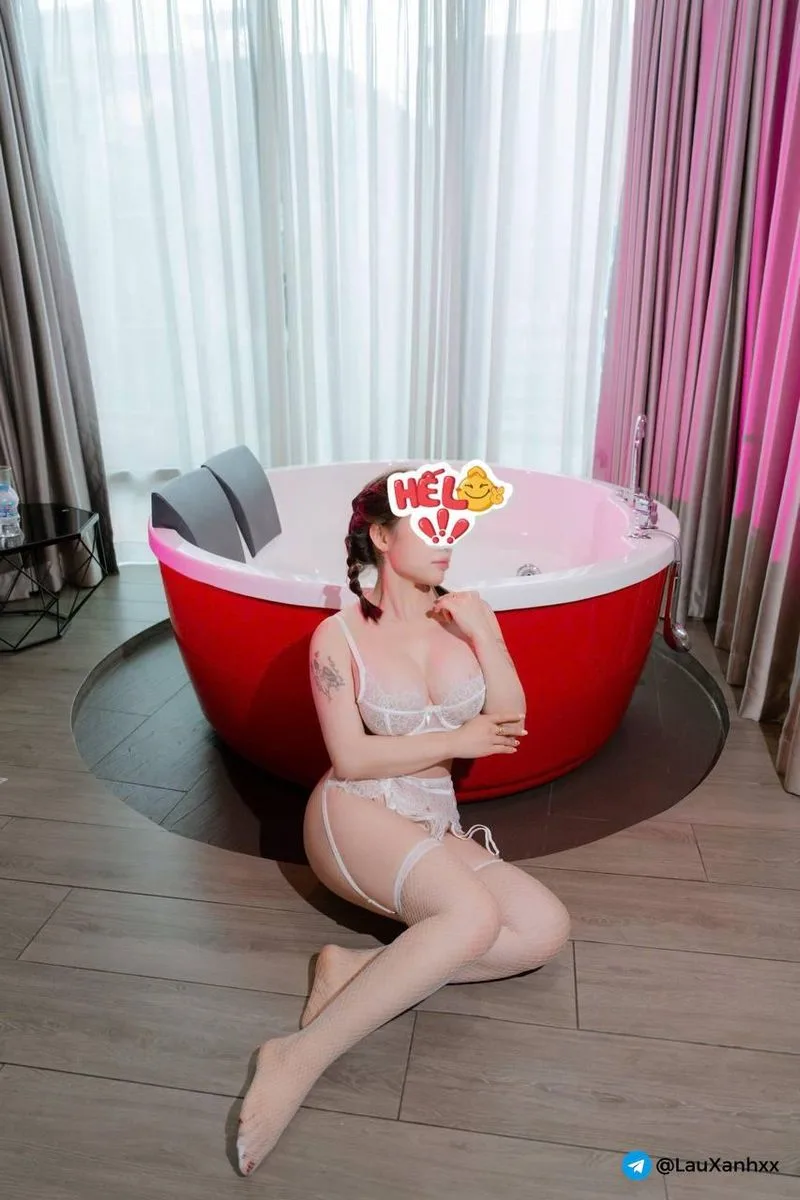 Ảnh 6 - Lyly nghệ nhân kèn sáo - Vú to, Bướm xinh