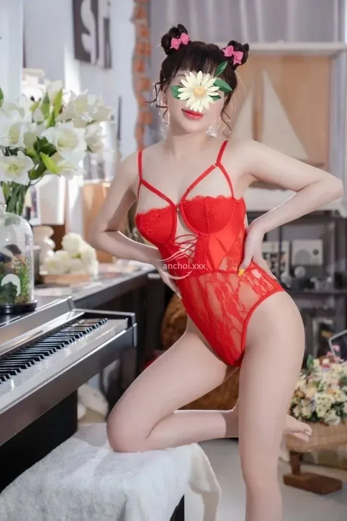 Ảnh 2 - QUỲNH ANH EM NHÂN VIÊN SPA MÌNH DÂY XINH XẮN GỢI DỤC LẦN ĐẦU ĐI LÀM