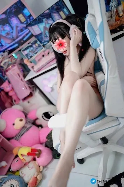 Ảnh 3 - Khả Ái 2K2 - Streamer Mới Nổi - Cân Đường Tình Thắng Đường Đua