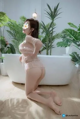 Siêu Mẫu Quỳnh Anh - Mới Toanh Lần Đầu Làm Web, Điện Nước Tràn Trề