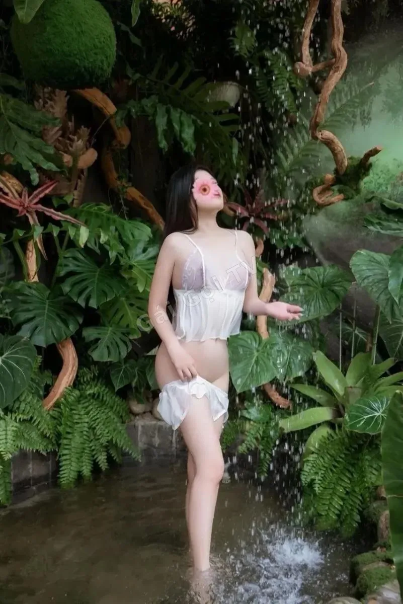 Ảnh 14 - NEW BÉ TRINH DÁNG CAO DA TRẮNG,NGOAN HIỀN CHIỀU KHÁCH
